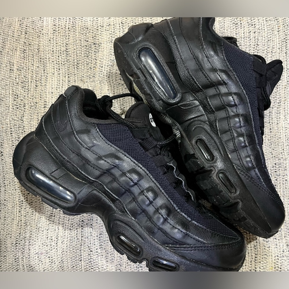 Nike Air Max 95 Black (GS) size 6Y